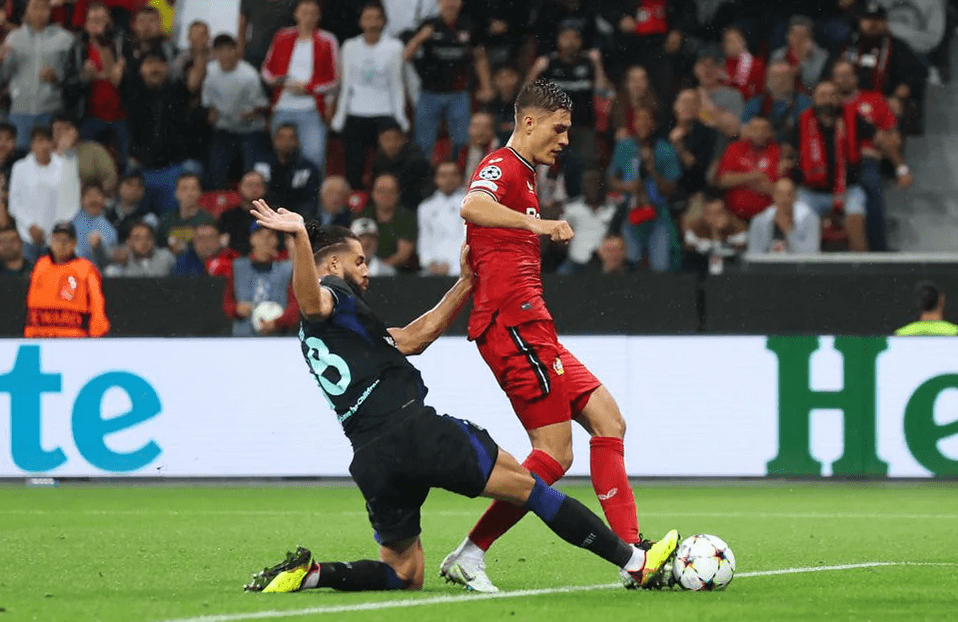 波尔图训练开放日;窗口期临场应变引欢呼;德甲在即;纪律约束更严格 波尔图训练开放日;窗口期临场应变引欢呼;德甲在即;纪律约束更严格